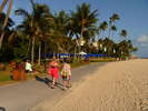 Beach walk on Waikiki - Beach walk on Waikiki<div style='float: right;'>[2012:04:16 18:35:31] [P1000923.JPG]</div>